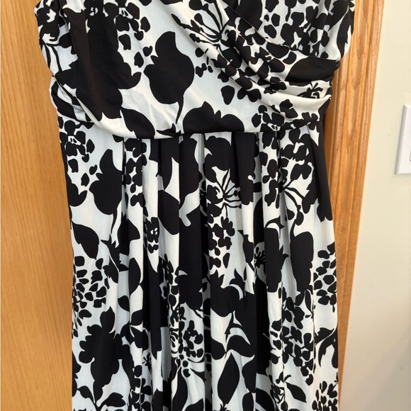 NEW FOREVER 21 Black & White Dress- Size Small - Picture 5 of 10
